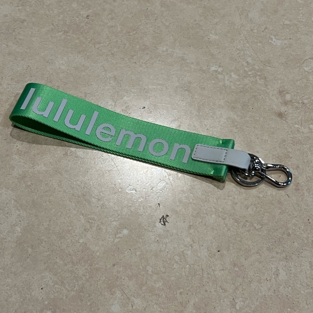 🍋 Lululemon Lime Green Never Lost Key Chain 🍋
